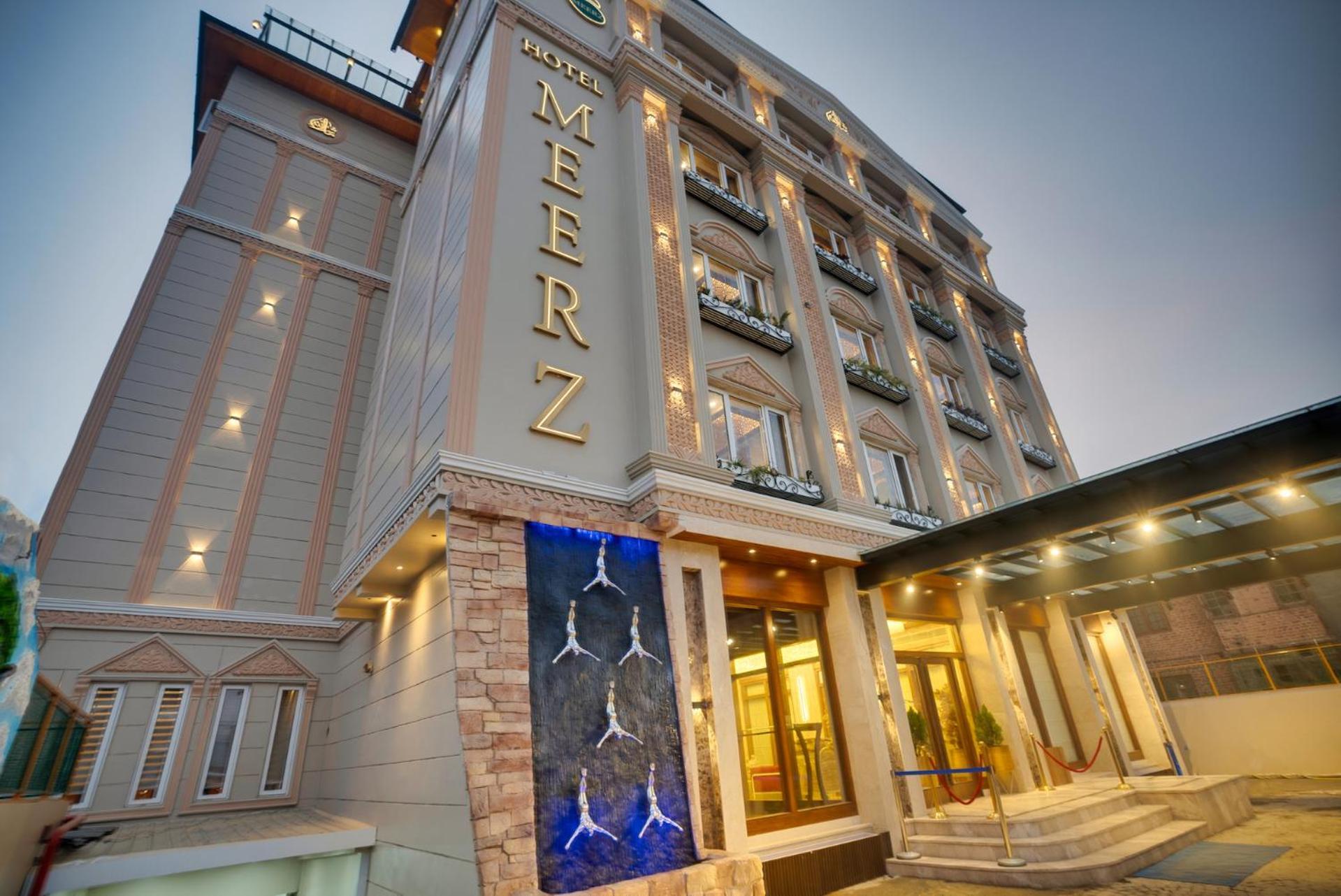 Hotel Meerz Srīnagar Buitenkant foto